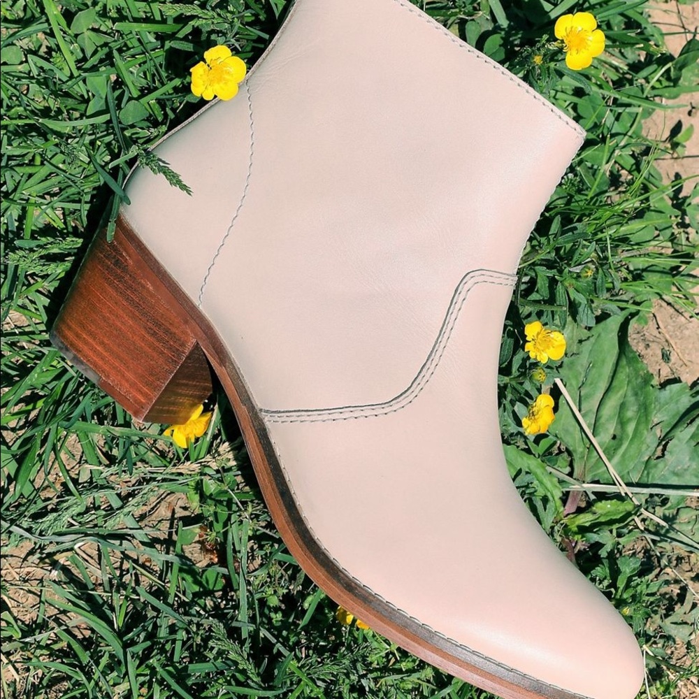 Urban Outfitters Lena ankle boot
